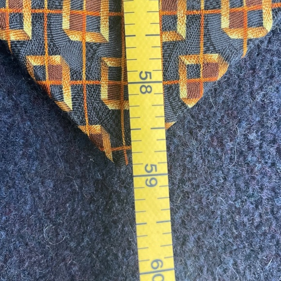 100% Silk Neck Tie - Picture 5 of 6